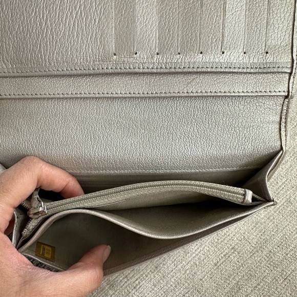 CHANEL Camelia Wallet Leather Silver CC - Picture 8 of 11